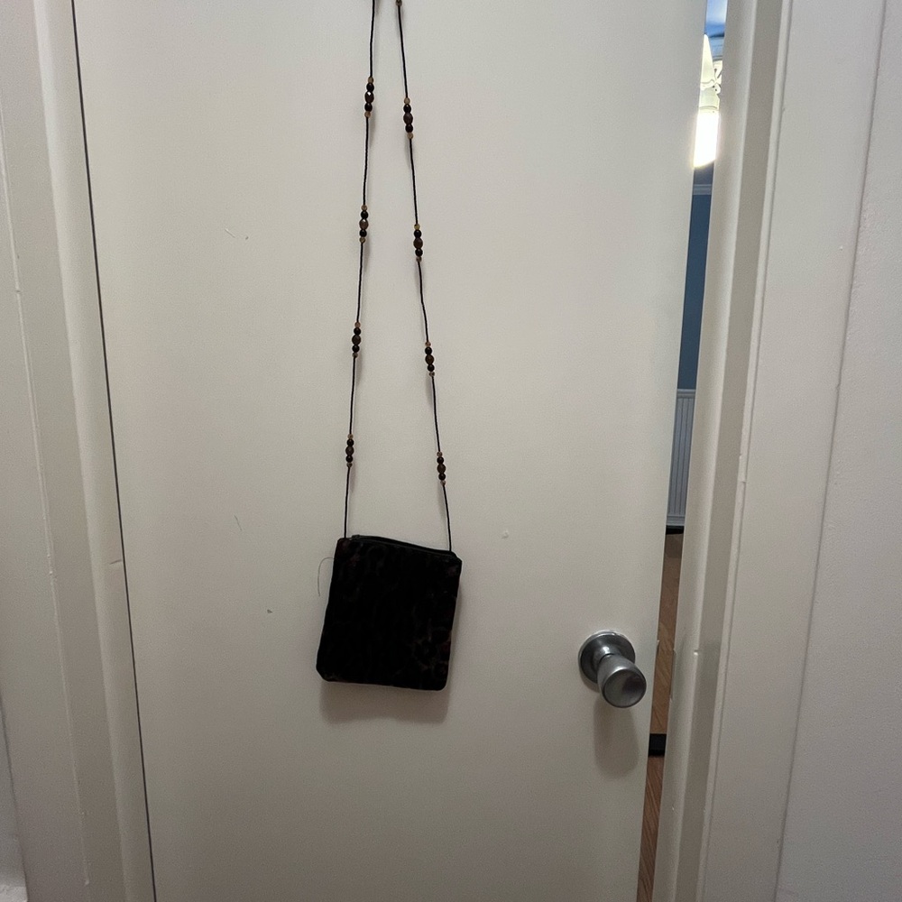 Sleek Black Crossbody Bag with Minimalist Design